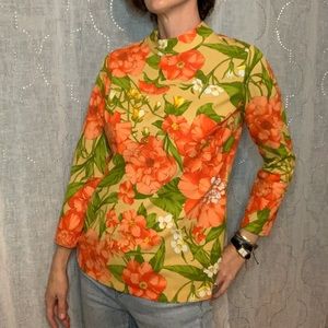 ✨Vintage Floral mock neck top✨